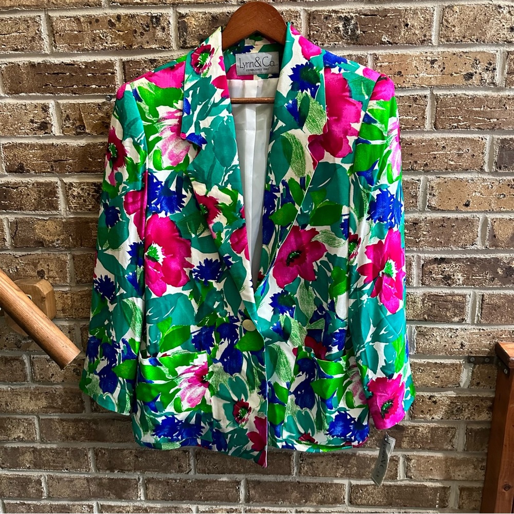 VTG 80s Rare Bright Retro Floral Abstract Blazer Suit Jacket
NWT *Flawed*